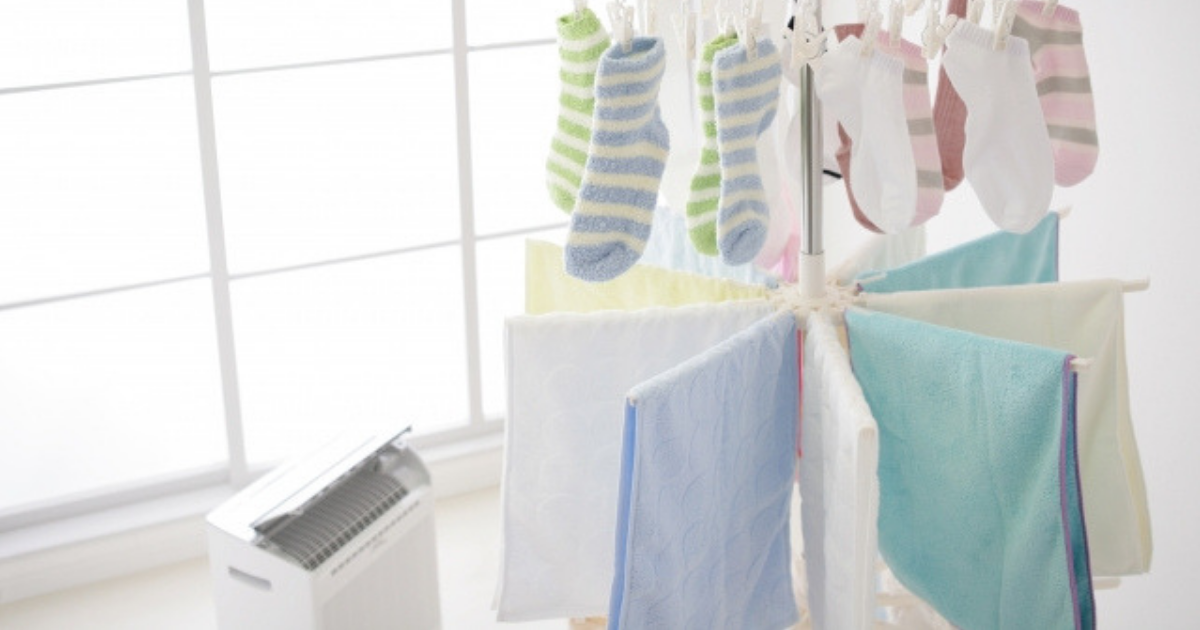 梅雨の時期も早くキレイに乾かしたい！洗濯物の部屋干しテクニック
