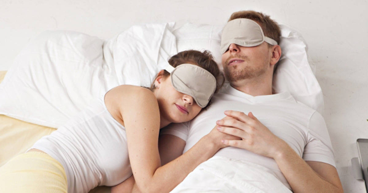 いびき、物音、エアコンの温度…寝室でパートナーの熟睡を妨げない方法は？