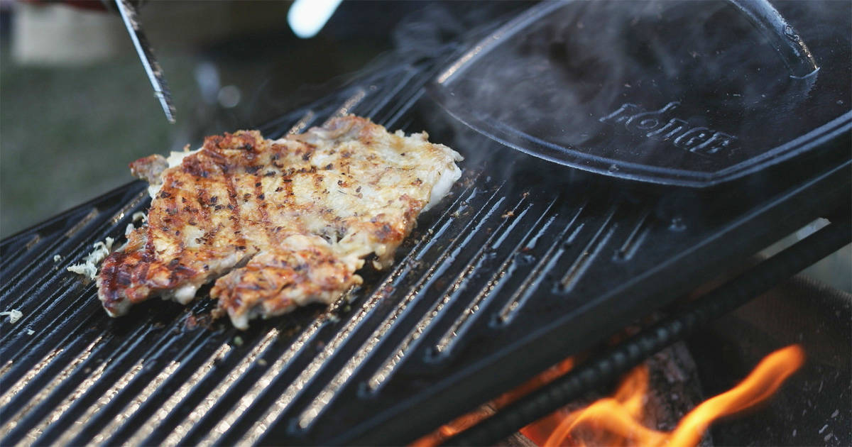 焚き火で作るチキングリルサンドが極上。こだわりの料理道具でワンランク上のキャンプを