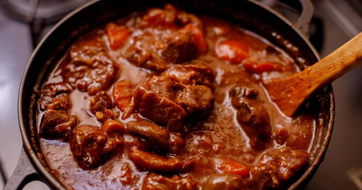 【すね肉の極上ビーフシチュー】ほぼ牛一頭まるごと食べつくしクッキング「ビーフシチューは炒めが9割」