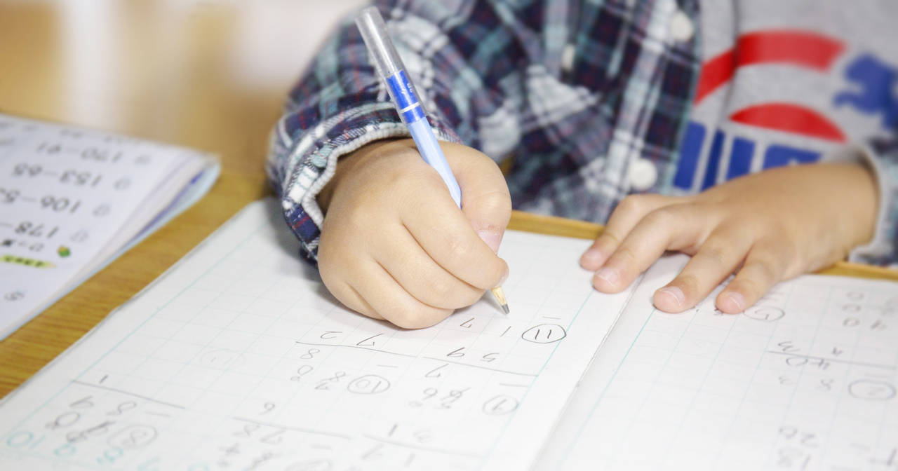 気になる「子どもの放課後の過ごし方」。学習塾や習いごとに子どもを通わせている家庭の割合は？