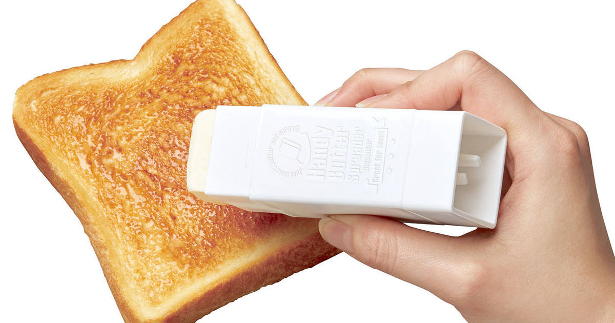 これは便利！“スティックのり”のように必要な分だけバターをぬれる「直ぬりバタースティック」