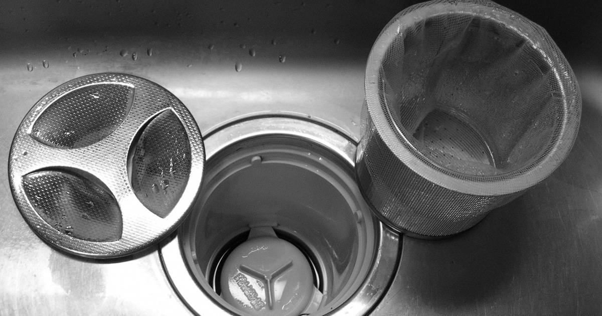 台所の排水口をキレイに掃除する方法とは？ヌメリ汚れやイヤなニオイはこうすれば取れる！