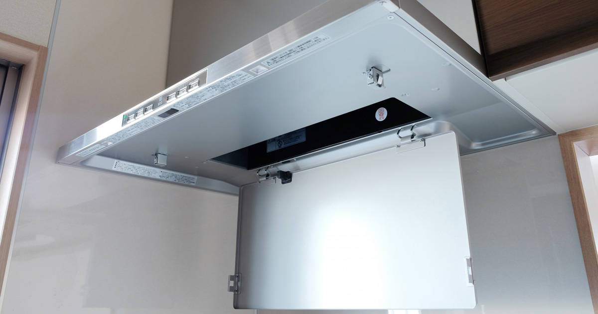 ベタベタの油汚れはこうすれば落ちる！台所の換気扇・レンジフードをキレイに掃除する方法