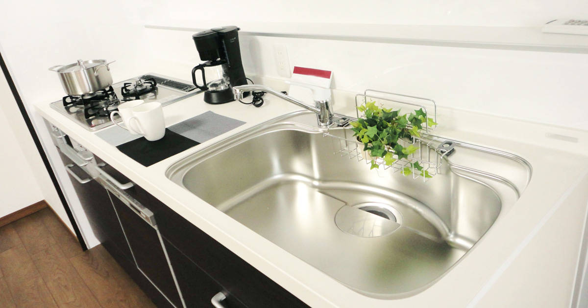 【保存版】台所の掃除方法（シンク・コンロ・スポンジの除菌・排水口・換気扇・レンジフード）