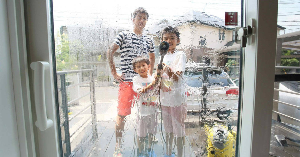 この夏パパに掃除してほしい場所は網戸やお風呂！高圧洗浄機ケルヒャーで面倒な掃除を“家族のイベント”にしよう