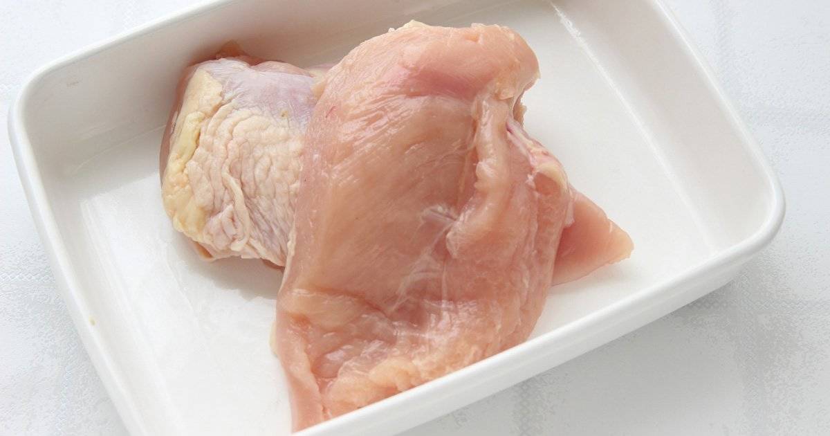 【SNSで話題】生の鶏肉を水で洗うのはNG！カンピロバクター食中毒にならないために知っておきたい鶏肉の扱い方