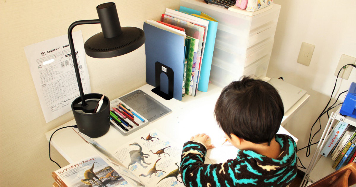 バルミューダのデスクライト「BALMUDA The Light」の実力は？ 家menのパパ友が最新家電を体験レビュー！⑧