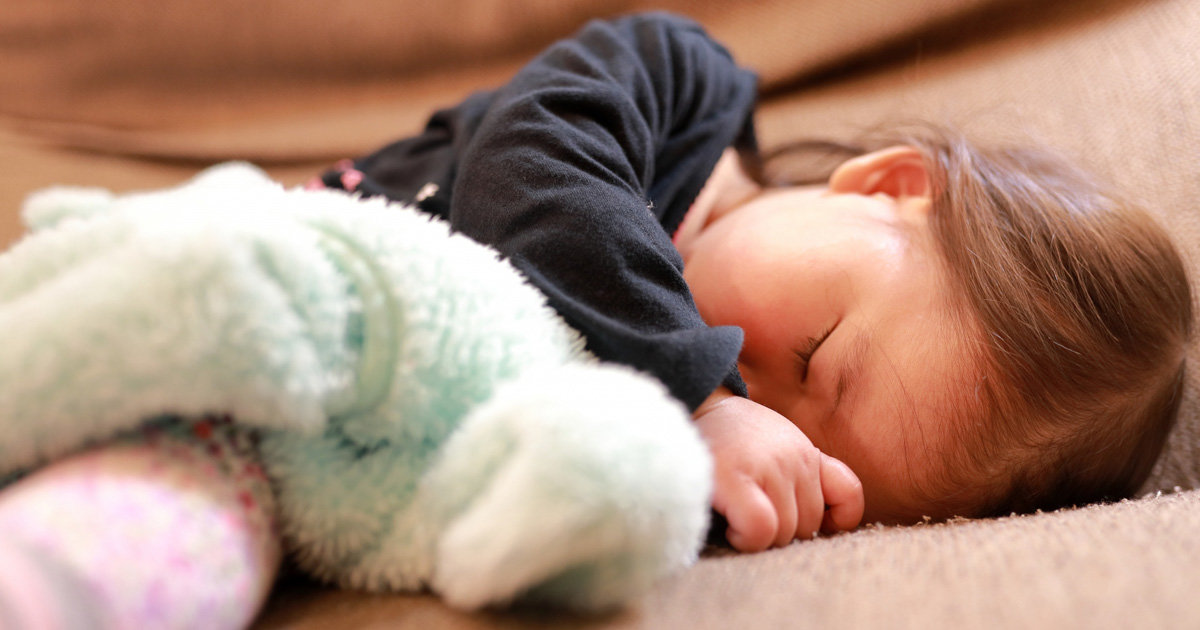 寝かしつけが要らなくなる？子どもが一人で寝てくれる「セルフねんね」のコツ