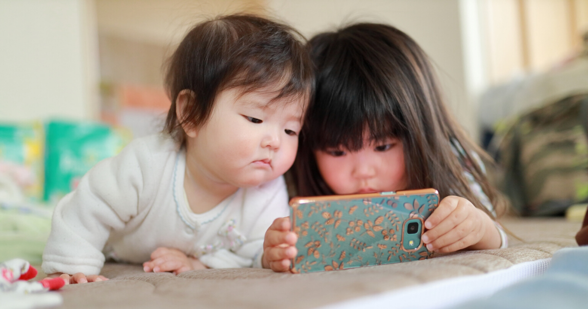 【家庭のYouTube視聴実態】親の7割は子どもにYouTubeを視聴させている？調査で明らかになったYouTubeの視聴実態とは