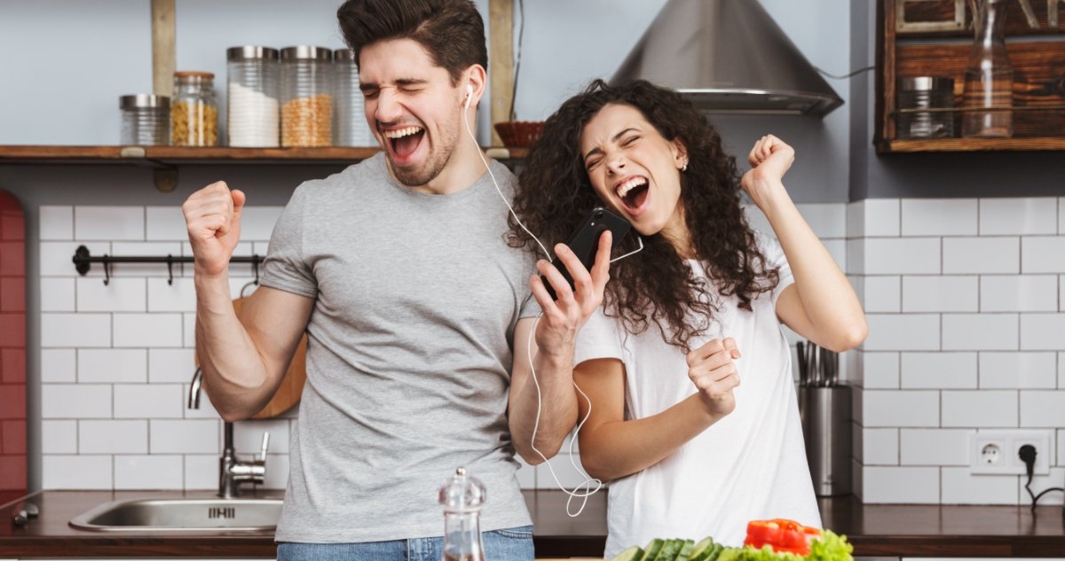 【家事が楽しくなる音楽】掃除や洗濯がはかどる！“ながら家事”にピッタリな音楽オススメ曲10選+α