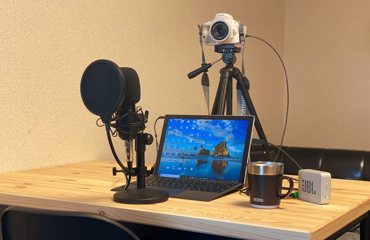 仕事ができそうに見えるかも。一眼レフやiPhoneを使って高画質・高音質のテレビ会議を実現する方法