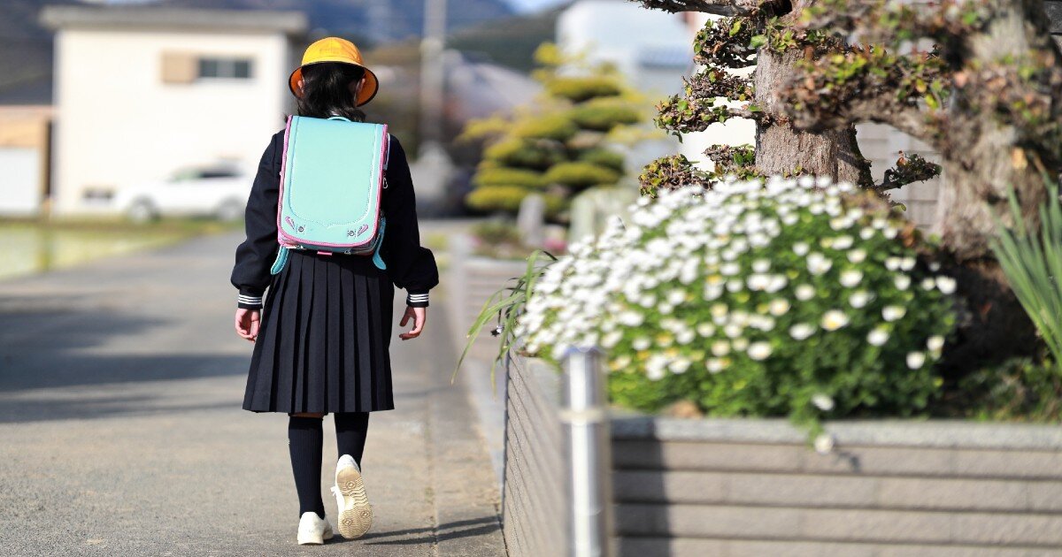 学校への登下校はここに注意！子どもに教えたい防犯対策と、親子が安心できる「見守りサービス」とは