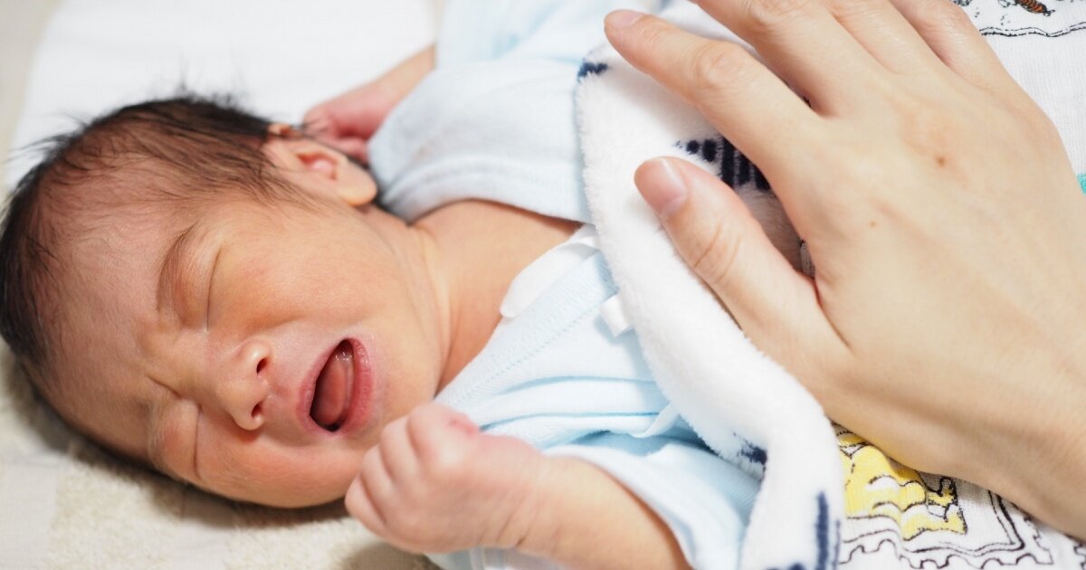 赤ちゃんの夜泣きはいつまで続く？月齢の目安と対処法を解説