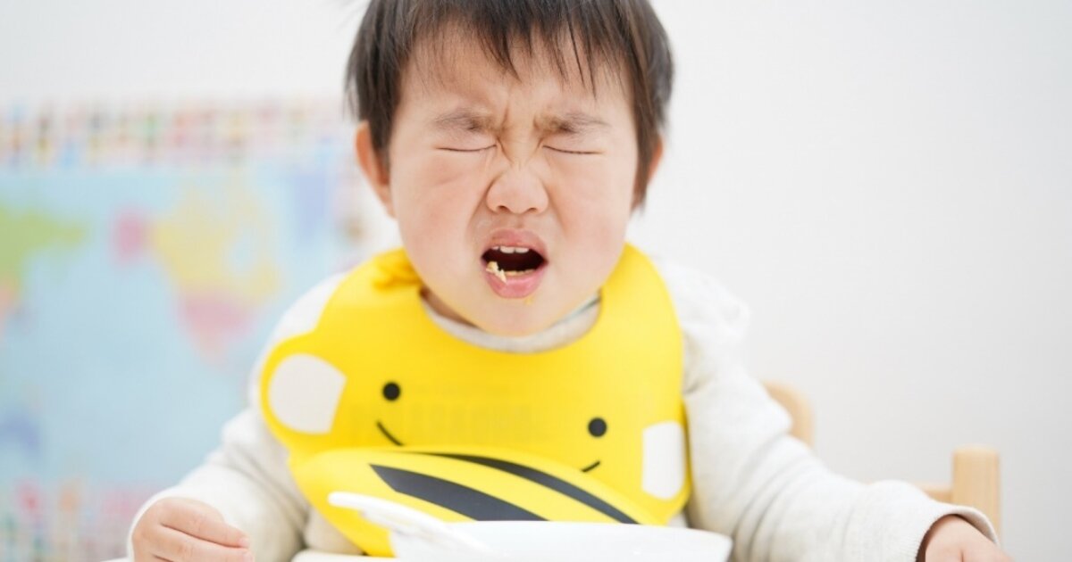 【2歳のイヤイヤ期】どう対処すればいい？子どもの反抗期虎の巻　①遊び食べ