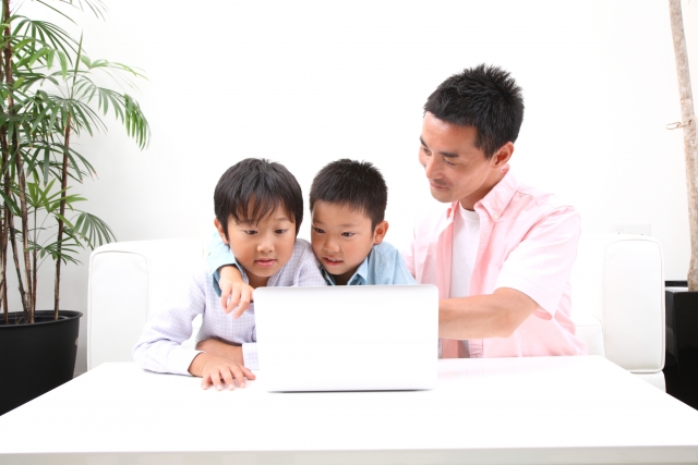 子ども,ネット,テクノロジー,学習,宿題,利用,効果,家men